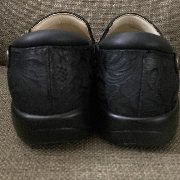 ALEGRIA PROFESSIONAL Size 10.5 Keli Black Embossed - Like New - Picture 6 of 9